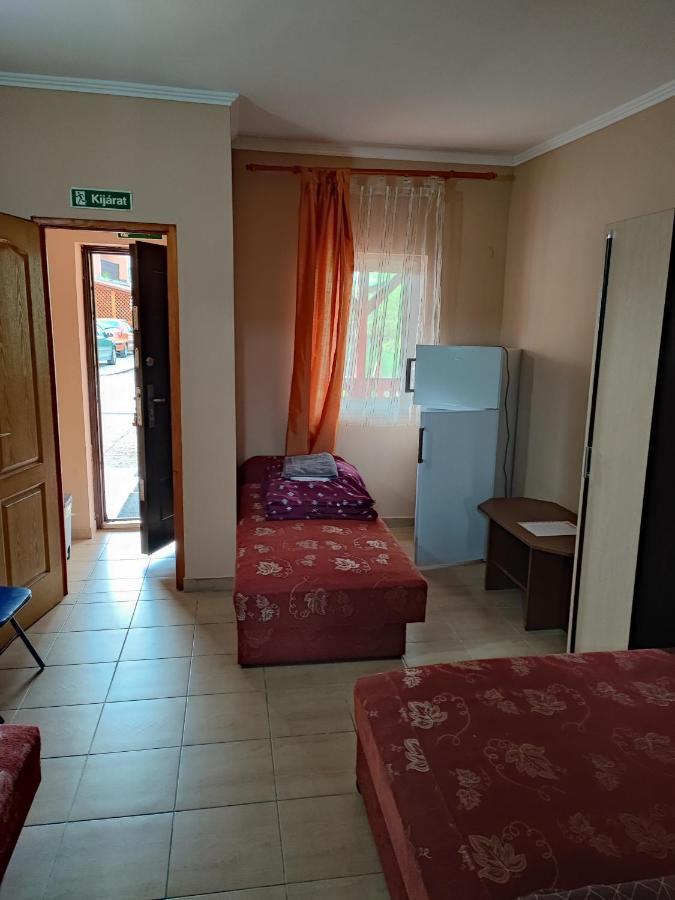 Havanna Etterem Es Vendeghaz Hotel Putnok Ngoại thất bức ảnh