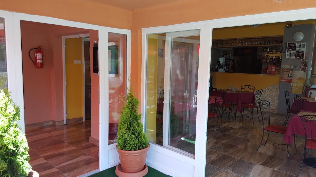 Havanna Etterem Es Vendeghaz Hotel Putnok Ngoại thất bức ảnh